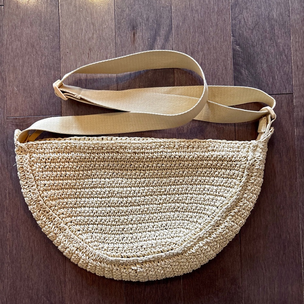 Uniqlo crochet cross body bag.